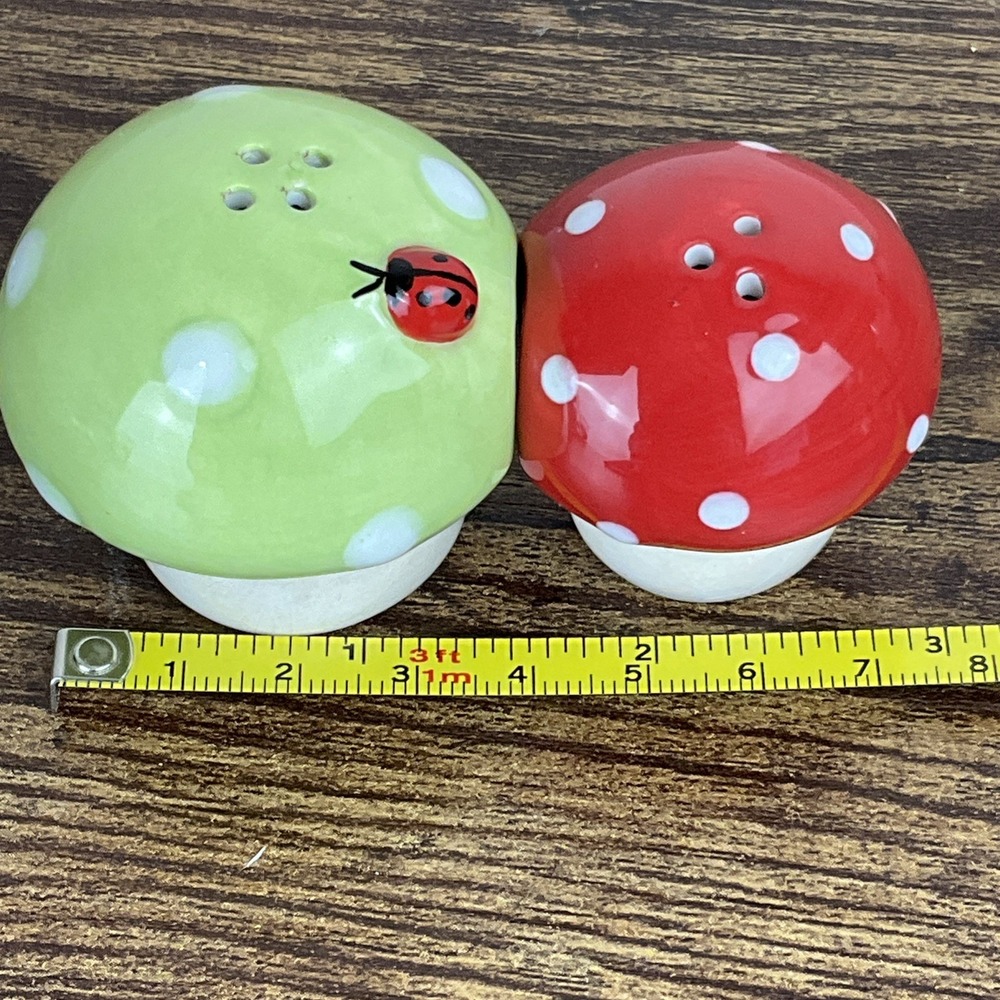 Mushroom Shakers Polka Dot‎ With Lady Bug Toadstool Salt & Pepper Set Vintage - Picture 7 of 7